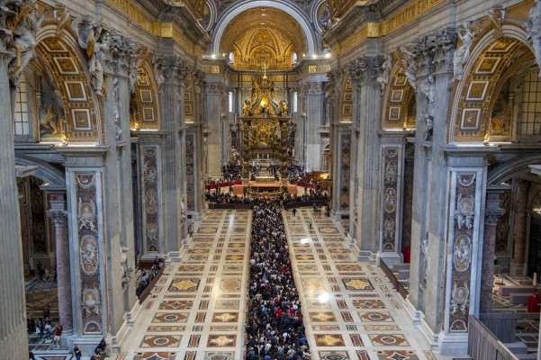 130 delegaciones oficiales, 50 jefes de Estado y 10 reyes asistirán este sábado al funeral de Francisco