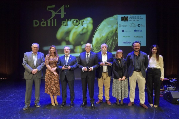 La Asociación de Informadores de Elche entregan los Dàtil d’Or a Antonio Serrano Bru, Ángela Martínez y Moros y Cristianos