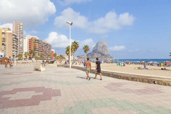Calp invertirá 155.340 euros en la reparación de pavimento y muretes del paseo de Arenal-Bol