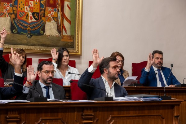 El bipartito de Elche repite estrategia de otras polémicas con el caso del edil de Vox: silencio y dejar que pase