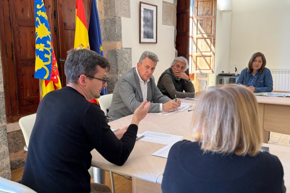 Imagen de la visita de Martínez Mus a El Toro - 