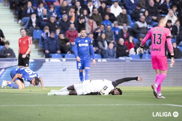Thierry Rendall se rompe el ligamento cruzado y estará seis meses de baja
