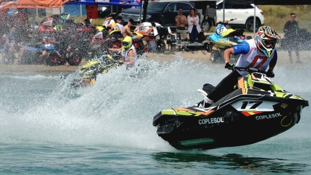 Burriana ruge con el Campeonato de España de Motos Acuáticas multitudinario 