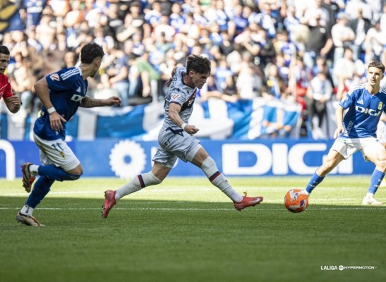 El Oviedo somete al Levante y comprime la lucha por el ascenso