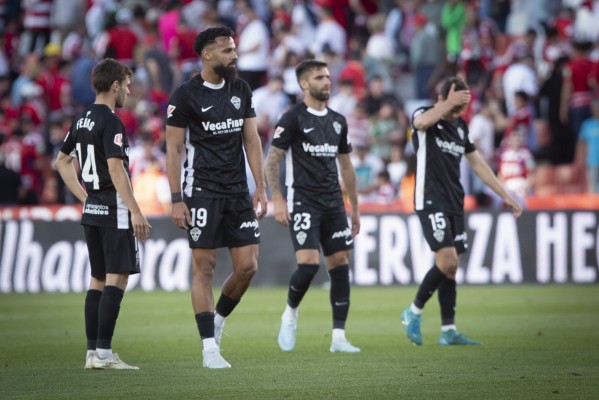 El Elche sale muy vivo de Granada