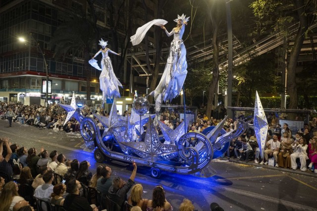 Murcia se viste de fiesta y juguetes: la ciudad celebra el día grande del Entierro de la Sardina con la mirada puesta en las nubes