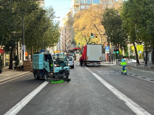 El Entierro de la Sardina deja 29 toneladas de residuos en las calles de Murcia, un 7% menos que en 2024