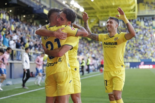 Sin brillo también vale: el Villarreal vence por la mínima al Espanyol y recupera la plaza Champions