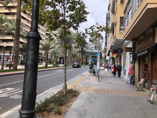 Alicante reordena las terrazas hosteleras en el eje Marvá-Gadea y prohíbe su instalación en Soto