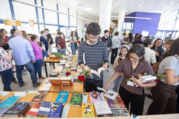La UJI celebra la 27.ª edición del Día del Libro con la presentación de un nuevo espacio en su biblioteca 