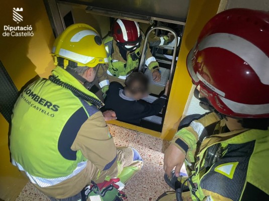 El apagón en Castellón: rescates en ascensores y suspensión de actividades