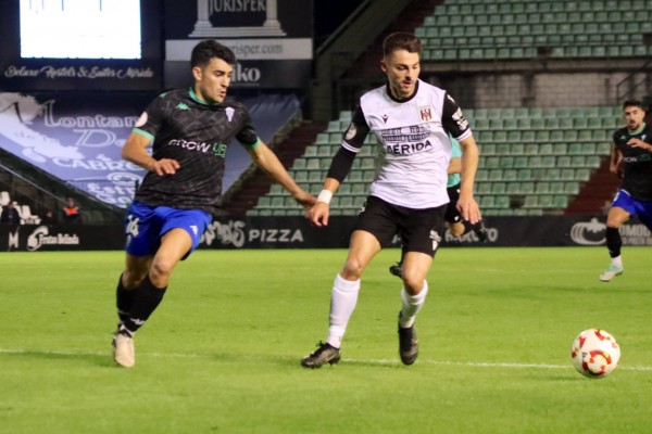 Al Alcoyano se le escapa la victoria en el añadido y el Intercity sigue dando vueltas en círculo