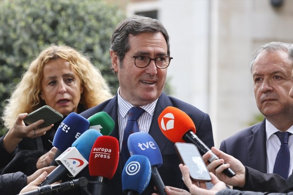 La CEOE dice que el apagón supondrá una pérdida del 0,1% del PIB, unos 1.600 millones