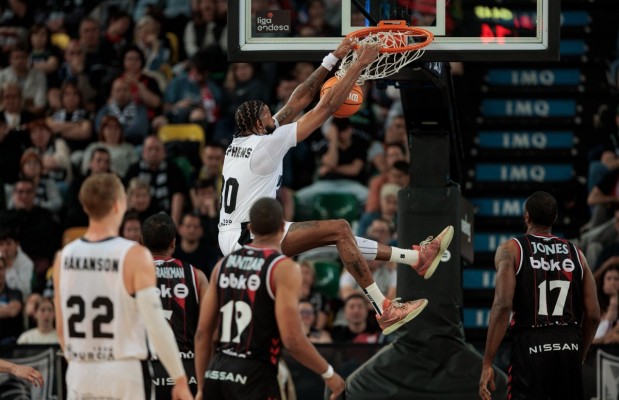 DJ Stephens, con 13 partidos en la Liga, firma la mejor jugada de la jornada por tercera vez