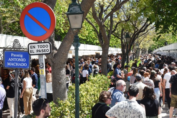 La Fira del Llibre de València retoma la normalidad tras el apagón