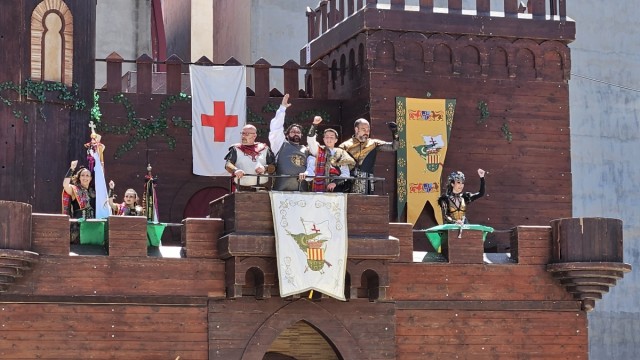 El apagón en los Moros y Cristianos de San Vicente: la procesión y los fuegos artificiales se aplazan