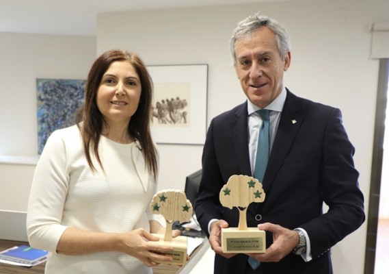 La Fundación Eurocaja Rural entrega las dos ayudas sociales al Ayuntamiento de Paiporta