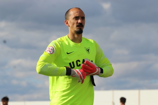 El portero uruguayo Facu Ackermann renueva con el UCAM Murcia CF hasta 2026