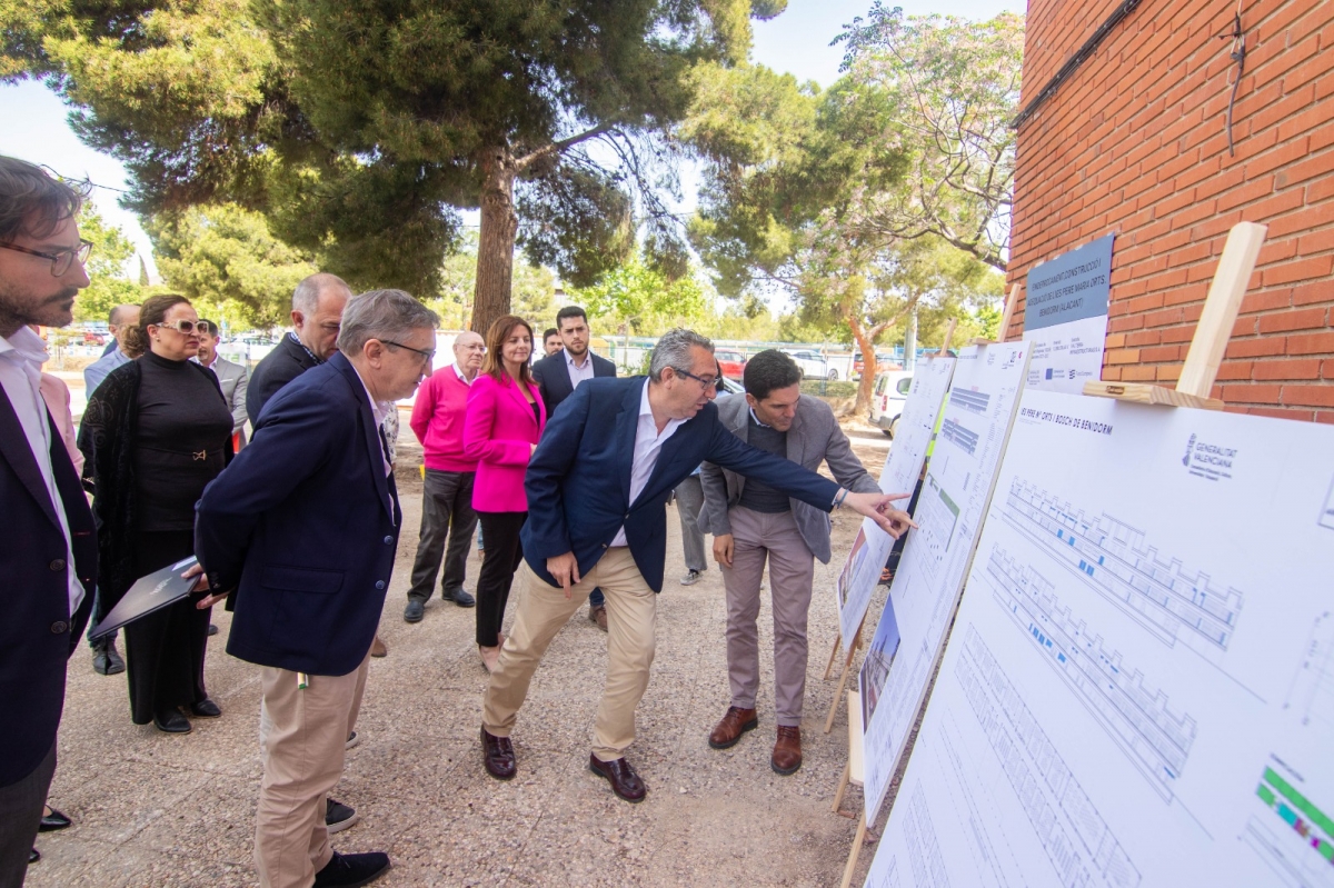 Alegría en el claustro por las obras del IES Pere Maria de Benidorm, el derribo se intensificará en verano