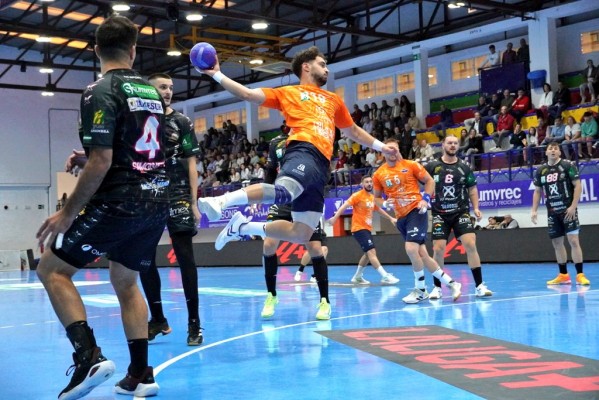 El Benidorm pierde por un gol ante un rival directo