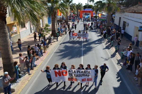 Vecinos de la Vega Baja se movilizan contra la planta de basuras propuesta en Orihuela