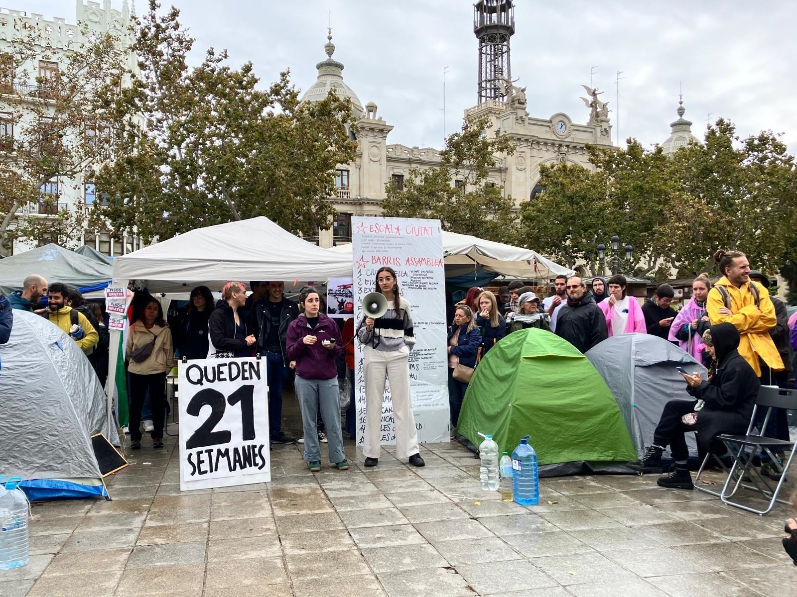 Desconvocan la acampada por la vivienda de la plaza del Ayuntamiento de València
