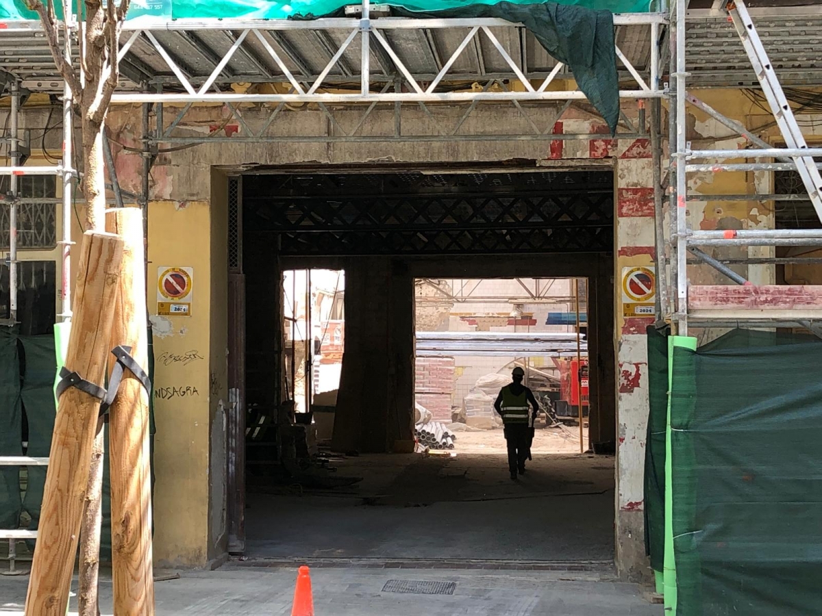 Los trabajos en el patio interior del edificio que albergará el hotel. - Los trabajos en el patio interior del edificio que albergará el hotel.