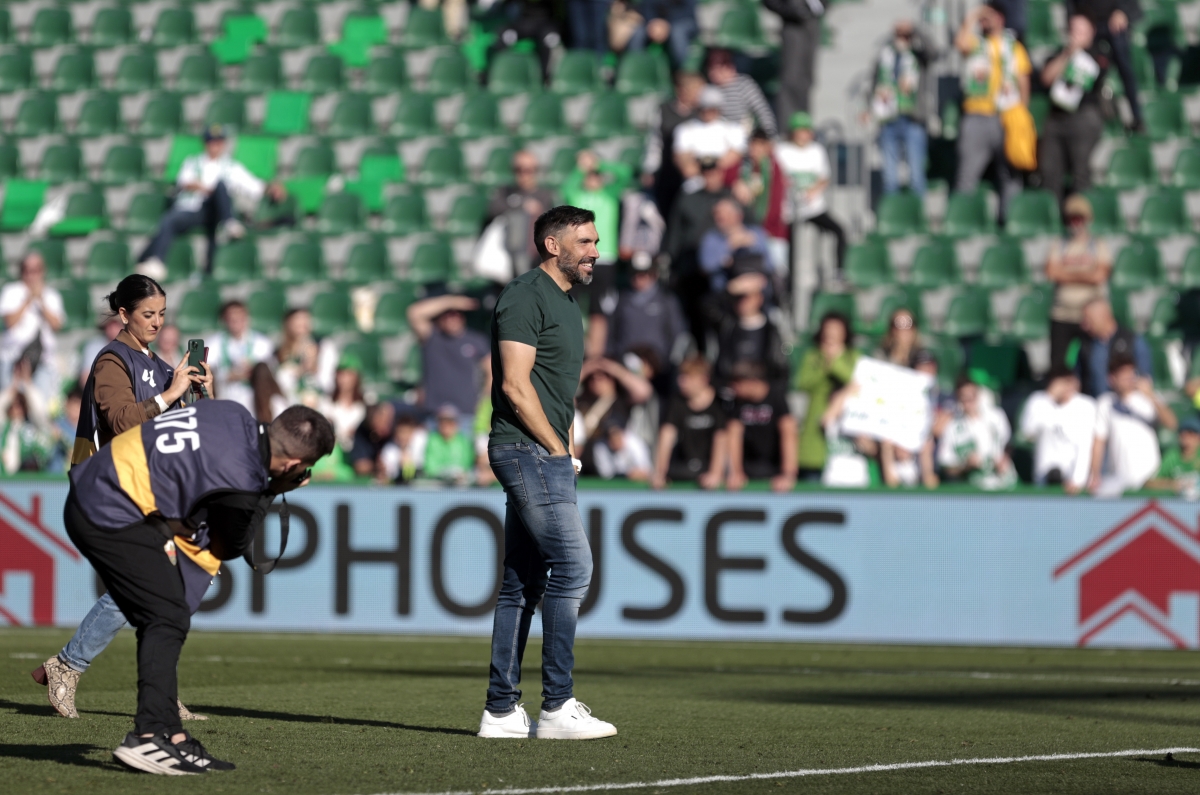 Un duelo autonómico y tres cruces contra rivales históricos esperan al Elche en un mayo 'de ascenso'