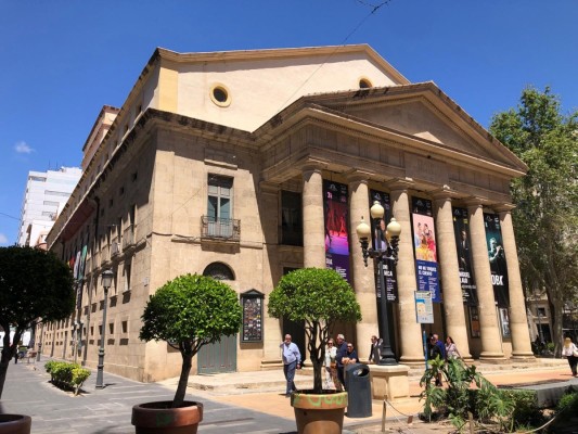 El Teatro Principal de Alicante acoge el XLII Salón de Primavera de Pintores del Ateneo de Alicante