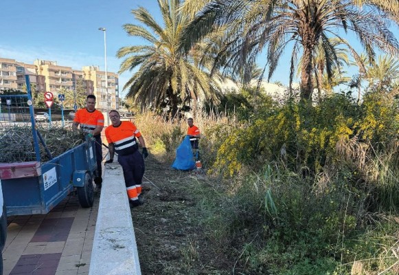 Cartagena refuerza el mantenimiento y la seguridad de las playas de Cabo de Palos y La Manga de cara al verano