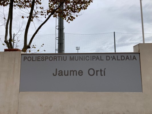 El Valencia inaugura el campo Jaume Ortí de Aldaia seis meses después de la dana