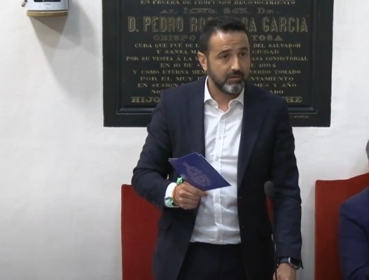 El bipartito de Elche impide debatir sobre la apertura de juicio al concejal de Vox