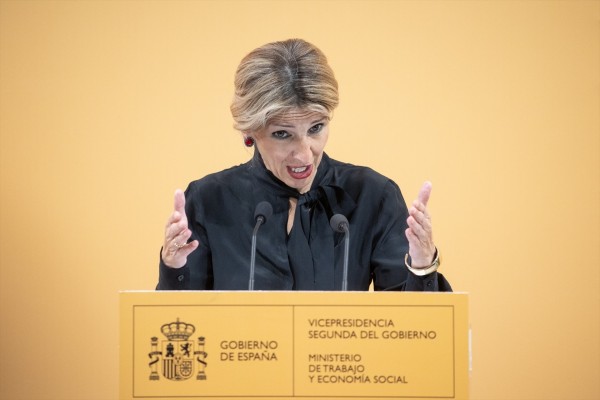 Yolanda Díaz apuesta por renacionalizar Red Eléctrica y pide parar la opa de BBVA sobre Sabadell