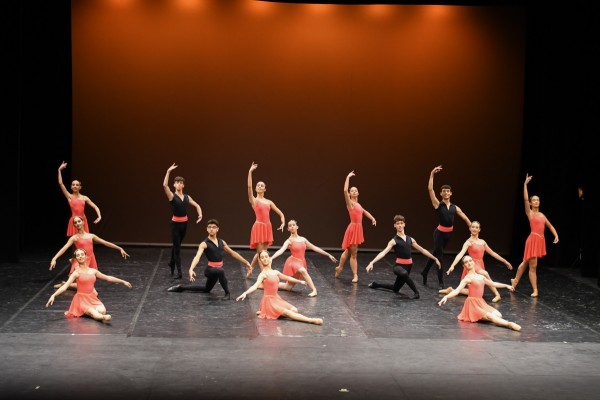 Burriana reúne a más de 100 bailarines y se convierte en el epicentro de la danza profesional 