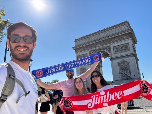 Los hinchas del Jimbee llegan a Francia para apoyarle en su primera Final a Cuatro