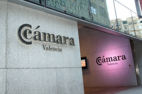 La Cámara de Comercio rechaza hacer permanentes los impuestos a la banca y las energéticas 
