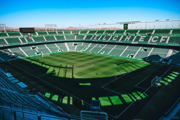 El Elche prohíbe el consumo de pipas en el estadio Martínez Valero