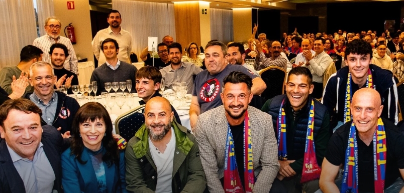 Calero y Danvila, junto a un centenar de peñistas en el 74 aniversario de la Delegación