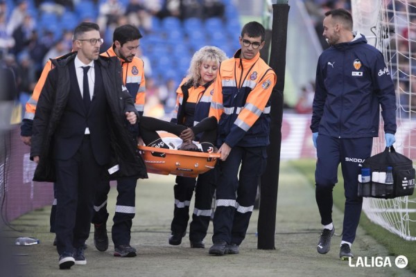 Thierry se somete a pruebas y el Valencia teme una lesión grave en la rodilla izquierda
