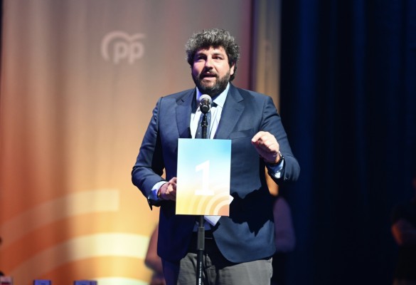 El PP de López Miras se mantiene en cabeza para ganar las elecciones, aunque se aleja de la mayoría absoluta