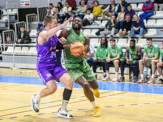El Amics Castelló se despide de 1ª FEB ante su afición con una gran victoria sobre el Palencia