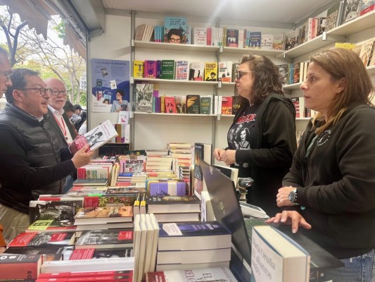 Miquel Nadal destaca nuevas ayudas para las librerías que siguen cerradas tras la Dana