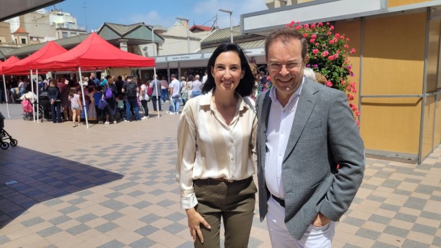 Javier Sierra y Luz Gabás inundan de lectores la Feria del Libro de Castelló antes de su jornada final
