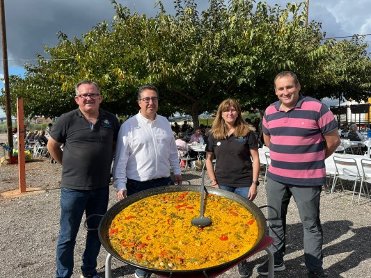 Prop de 500 persones celebren el 'Dia del veí Antonio Picazo' al barri de Benadresa
