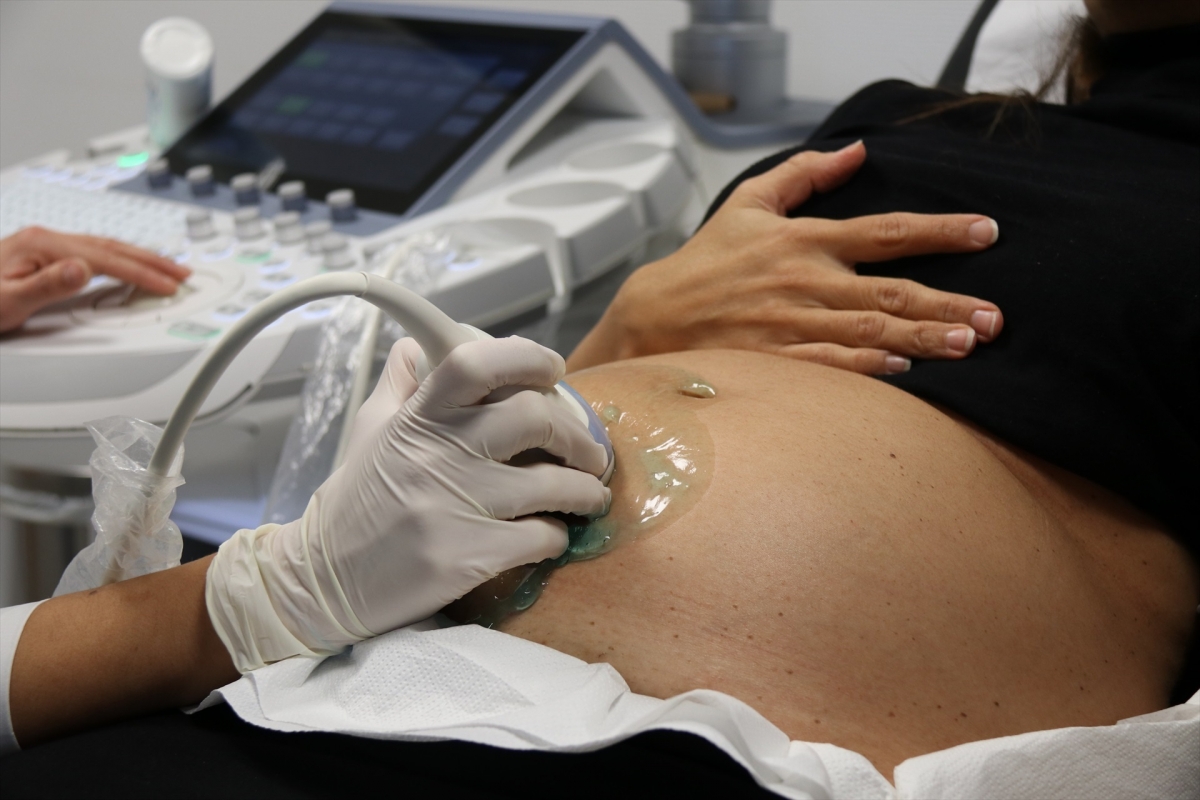 Radiografía de las madres en España: más embarazos con 50 años y menos de menores de edad