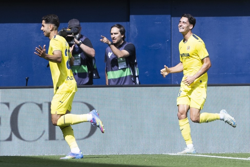 Ayoze, celebrando uno de sus dos goles ante Osasuna.  - Foto: CARME RIPOLLÉS