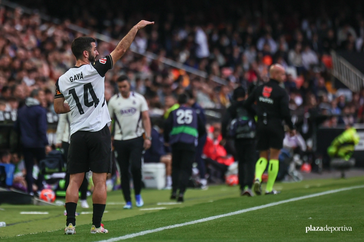 Gayà entra en el 'top 10' de jugadores con más partidos oficiales en la historia del Valencia CF