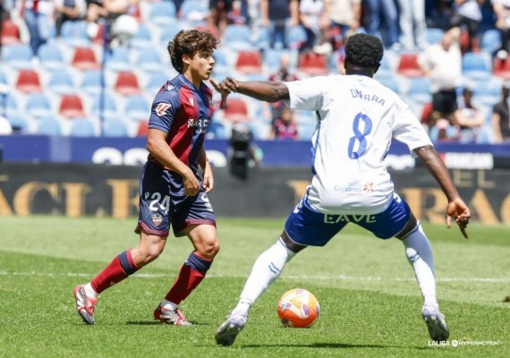 Las notas del Levante UD - CD Tenerife: Solo con Carlos Álvarez es imposible 
