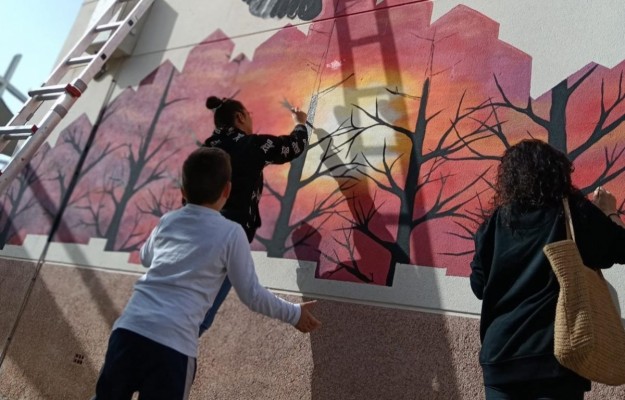 Castelló embellece los grupos Reyes y San José Obrero con la creación de un mural