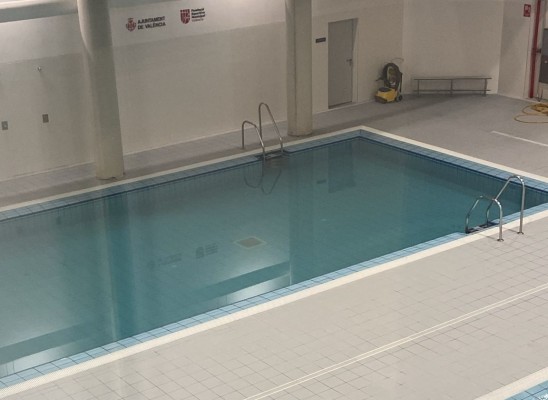 El PSPV denuncia que Nou Moles cierra una de sus piscinas 